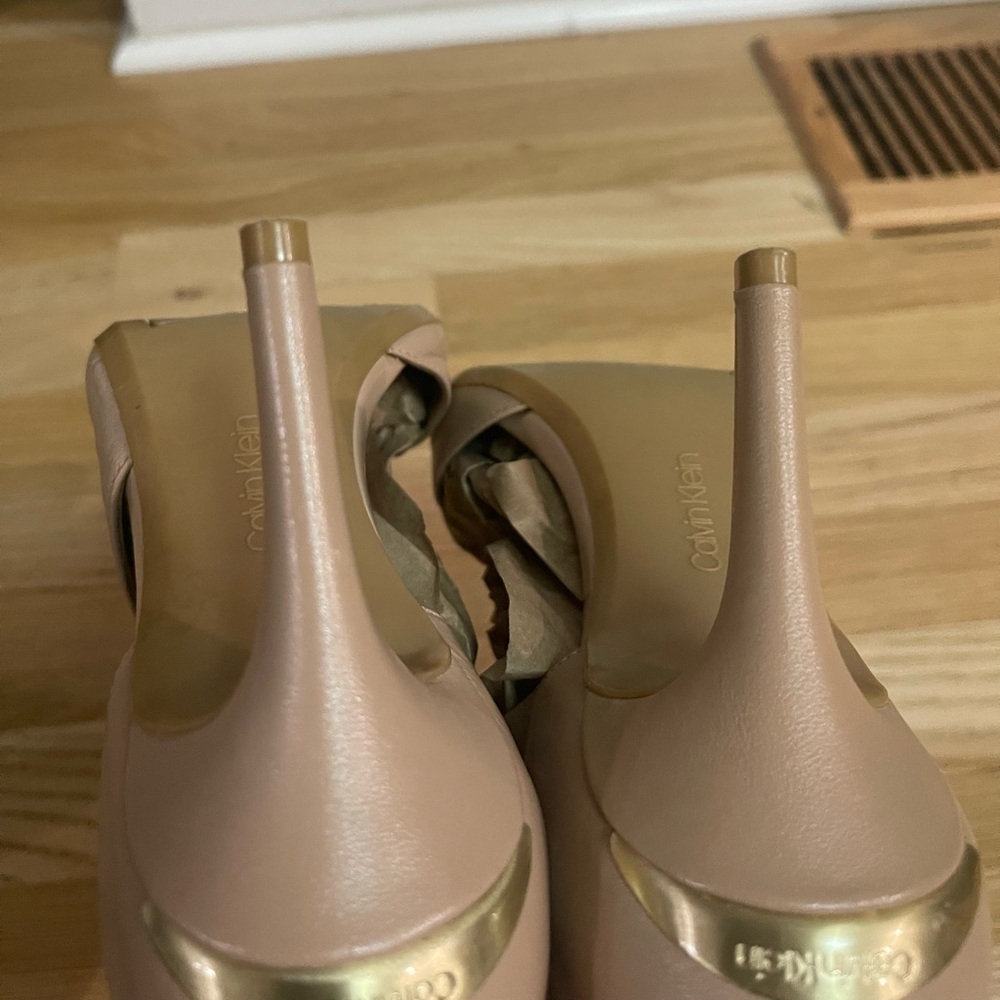 Calvin Klein Gella Women's Nude Pointed-Toe Heels Size  8.5 - Picture 4 of 8